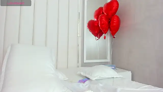 Snapshot of Carohorny4u chatting on February 11, 4:24 pm Carohorny4u online show from February 11, 4:24 pm