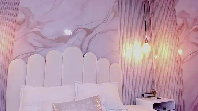 Snapshot of Carohorny4u chatting on November 6, 12:39 pm Carohorny4u online show from November 6, 12:39 pm