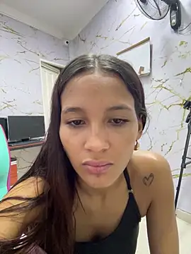 Snapshot of Carohorny4u chatting on December 17, 11:27 am Carohorny4u online show from December 17, 11:27 am