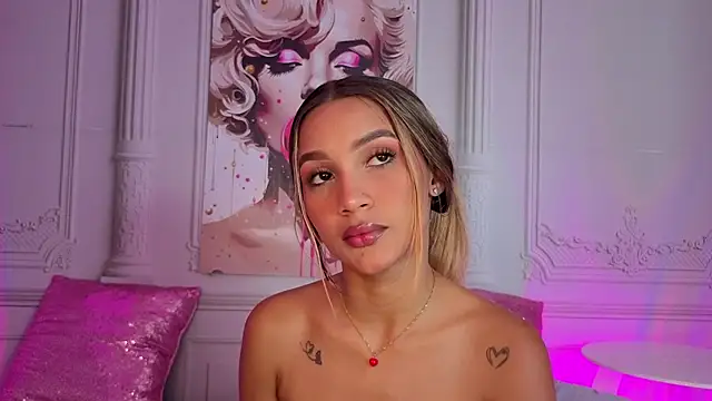 Snapshot of Carohorny4u chatting on June 28, 9:32 pm Carohorny4u online show from June 28, 9:32 pm