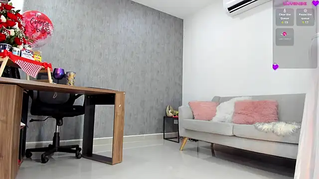 Ella Pride1 online show from February 21, 4:05 pm