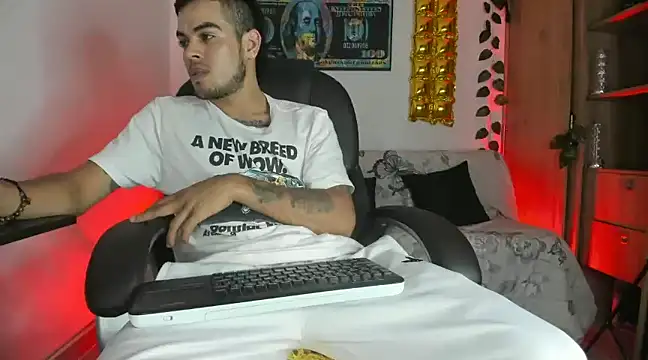 Snapshot of mikee_scooth chatting on January 8, 1:32 am mikee scooth online show from January 8, 1:32 am