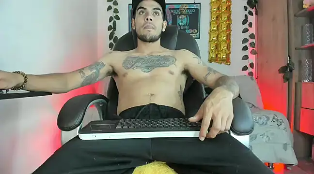 Snapshot of mikee_scooth chatting on January 14, 3:32 am mikee scooth online show from January 14, 3:32 am