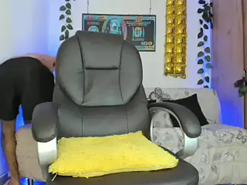 Snapshot of mikee_scooth chatting on January 14, 3:47 pm mikee scooth online show from January 14, 3:47 pm