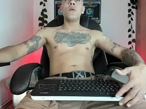 Snapshot of mikee_scooth chatting on March 22, 4:56 am mikee scooth online show from March 22, 4:56 am