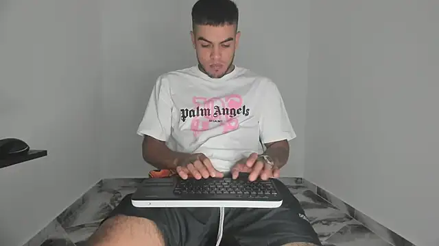 Snapshot of mikee_scooth chatting on November 17, 5:52 pm mikee scooth online show from November 17, 5:52 pm