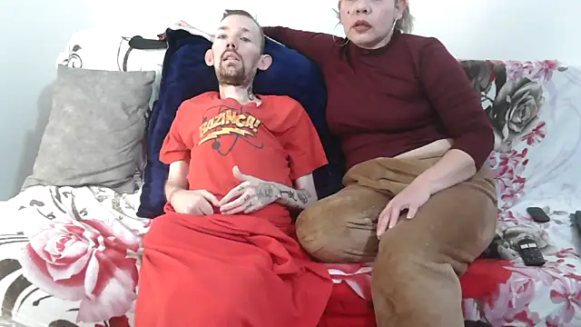 Snapshot of Sophia_and_Thomas chatting on December 5, 8:27 pm Sophia and Thomas online show from December 5, 8:27 pm