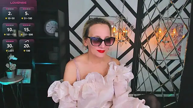 Queen Anna  online show from March 1, 1:13 pm