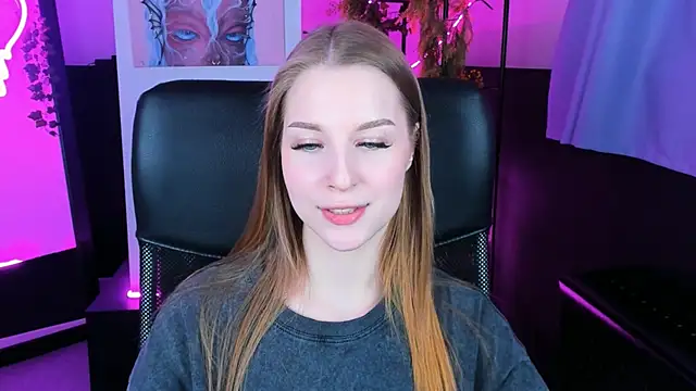 CuteMousee online show from December 10, 1:33 pm