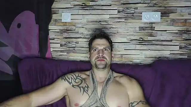 XxBigboybandxX online show from February 28, 7:25 pm