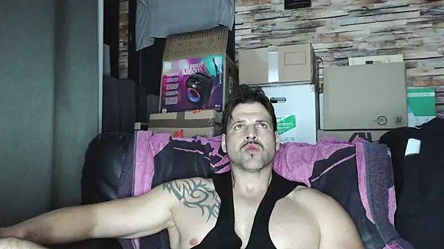 XxBigboybandxX online show from February 28, 7:48 pm