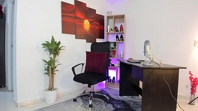 Snapshot of Lia_Copper chatting on March 3, 4:24 pm Lia Copper online show from March 3, 4:24 pm