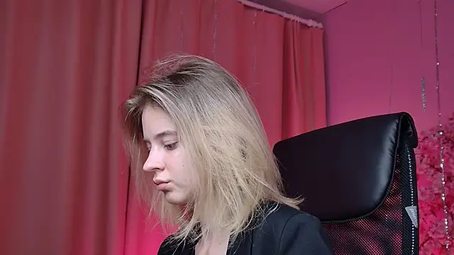 TinaDavil online show from February 10, 1:15 pm