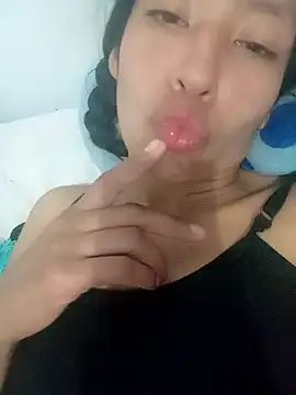 karolinee 66  online show from December 3, 4:03 am