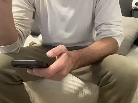 4small4inchlol online show from March 19, 7:51 pm