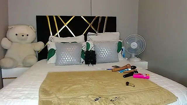 MissBigNipples online show from March 1, 3:53 am