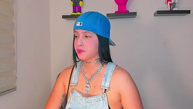 Snapshot of Gangster_Girl chatting on December 4, 3:59 am Gangster Girl online show from December 4, 3:59 am