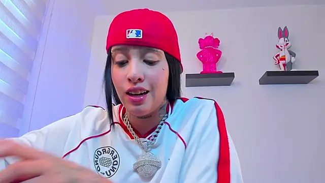 Snapshot of Gangster_Girl chatting on December 24, 1:50 pm Gangster Girl online show from December 24, 1:50 pm