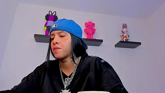 Snapshot of Gangster_Girl chatting on February 9, 1:11 am Gangster Girl online show from February 9, 1:11 am