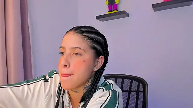 Snapshot of Gangster_Girl chatting on February 11, 1:10 am Gangster Girl online show from February 11, 1:10 am