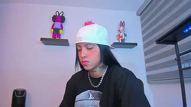 Snapshot of Gangster_Girl chatting on October 21, 7:20 am Gangster Girl online show from October 21, 7:20 am