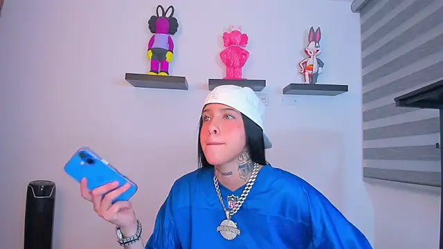 Snapshot of Gangster_Girl chatting on October 22, 4:24 am Gangster Girl online show from October 22, 4:24 am