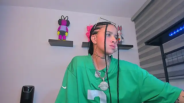 Snapshot of Gangster_Girl chatting on December 19, 5:58 am Gangster Girl online show from December 19, 5:58 am