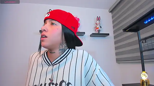 Gangster Girl online show from February 17, 6:54 am