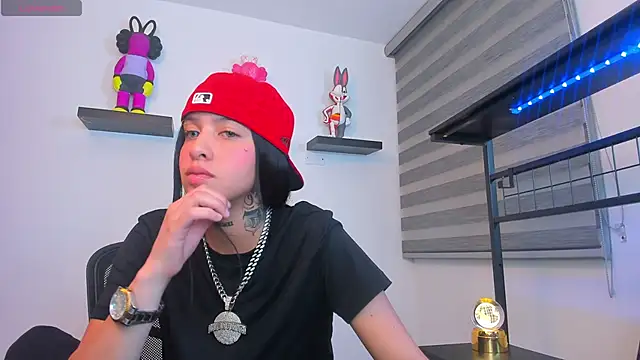 Gangster Girl online show from February 19, 2:29 am