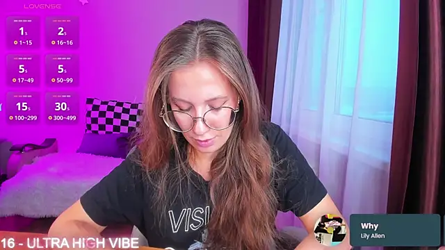 Snapshot of ms_allison_w chatting on December 23, 11:57 am ms allison w online show from December 23, 11:57 am