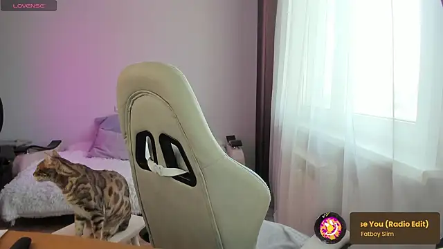 Snapshot of ms_allison_w chatting on February 28, 10:30 am ms allison w online show from February 28, 10:30 am