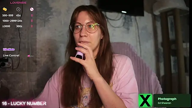 Snapshot of ms_allison_w chatting on November 5, 6:52 pm ms allison w online show from November 5, 6:52 pm