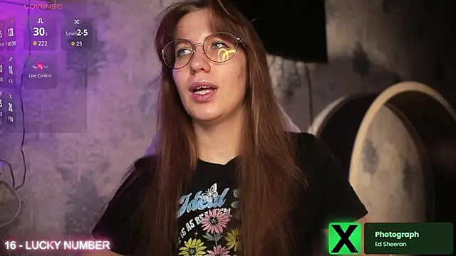 Snapshot of ms_allison_w chatting on November 17, 12:00 pm ms allison w online show from November 17, 12:00 pm