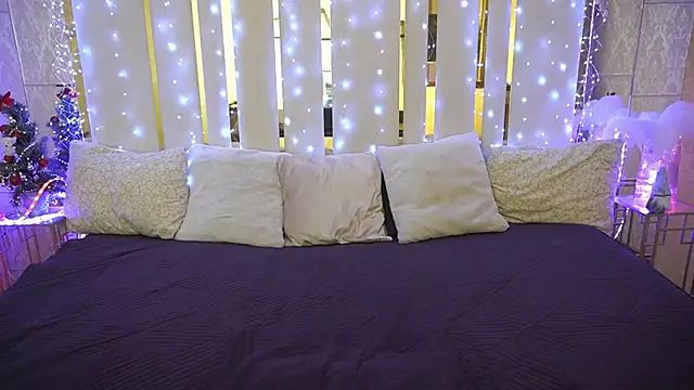 Daisy Delight online show from January 28, 12:15 am