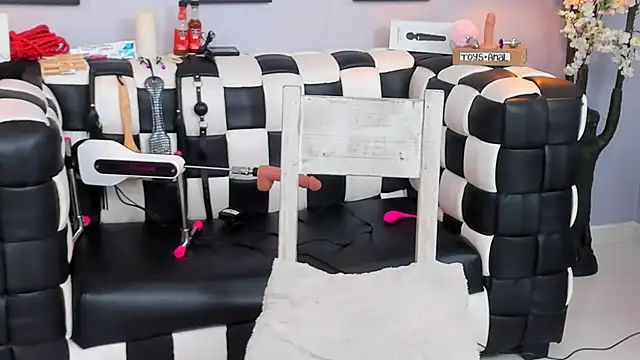 Snapshot of SARAFOXX_ chatting on December 19, 8:55 pm SARAFOXX online show from December 19, 8:55 pm