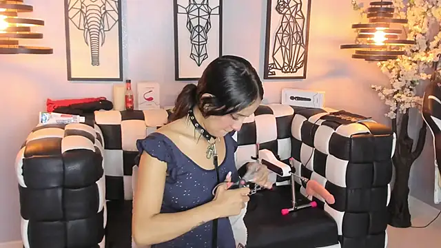 Snapshot of SARAFOXX_ chatting on January 4, 5:37 pm SARAFOXX online show from January 4, 5:37 pm