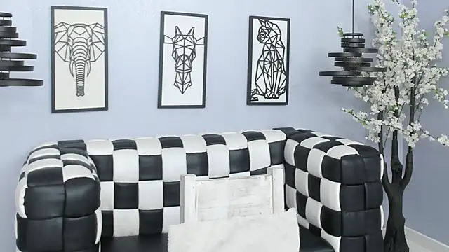 Snapshot of SARAFOXX_ chatting on January 8, 11:43 am SARAFOXX online show from January 8, 11:43 am