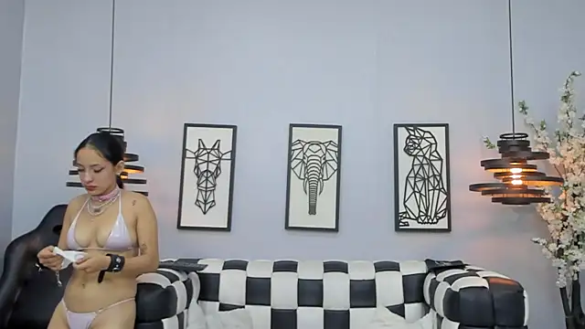 Snapshot of SARAFOXX_ chatting on February 1, 11:43 am SARAFOXX online show from February 1, 11:43 am