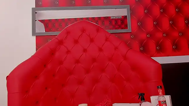 Snapshot of SARAFOXX_ chatting on February 19, 2:55 pm SARAFOXX online show from February 19, 2:55 pm