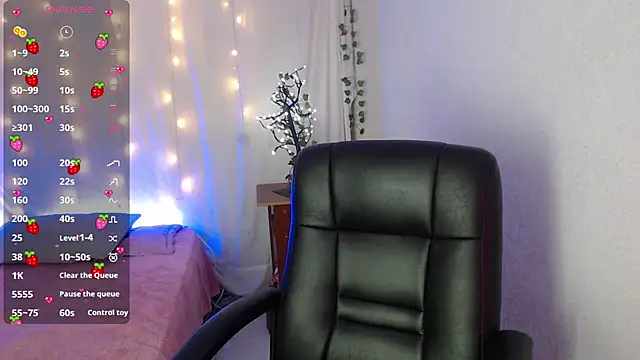 Snapshot of mixie_cute chatting on January 17, 8:55 pm mixie cute online show from January 17, 8:55 pm