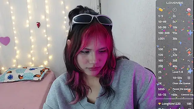 Snapshot of mixie_cute chatting on February 23, 6:45 pm mixie cute online show from February 23, 6:45 pm