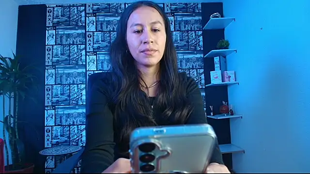 EmiGomez  online show from March 9, 1:04 pm