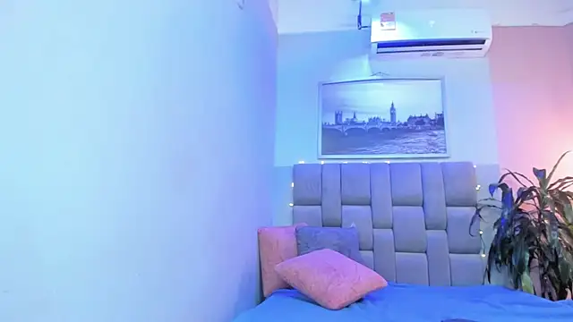 Snapshot of samyriverss chatting on December 6, 4:03 am samyriverss online show from December 6, 4:03 am