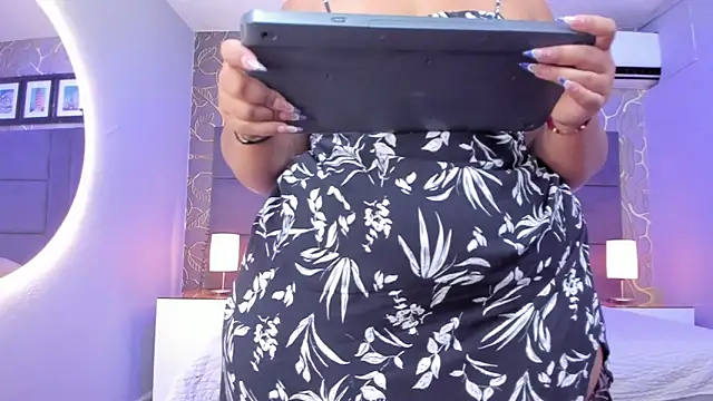 Snapshot of samyriverss chatting on February 19, 3:39 am samyriverss online show from February 19, 3:39 am