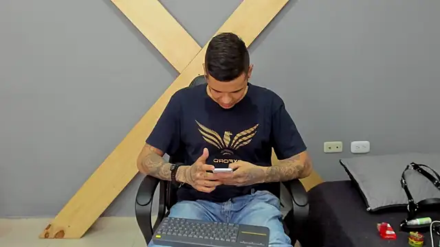 Snapshot of jamesinked_ chatting on December 24, 9:00 pm jamesinked online show from December 24, 9:00 pm