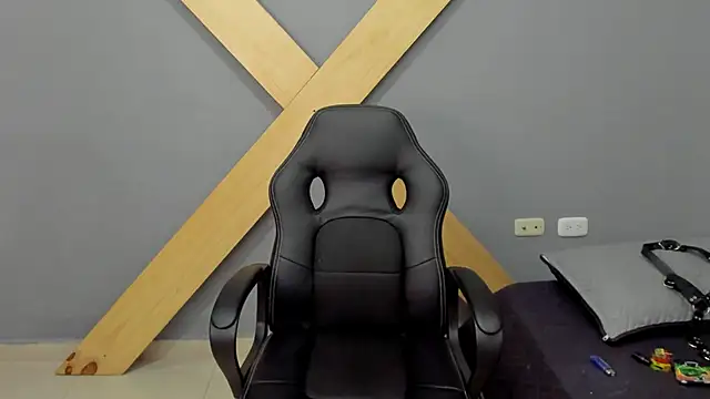 Snapshot of jamesinked_ chatting on December 27, 3:37 pm jamesinked online show from December 27, 3:37 pm