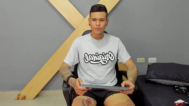 Snapshot of jamesinked_ chatting on December 27, 6:42 pm jamesinked online show from December 27, 6:42 pm
