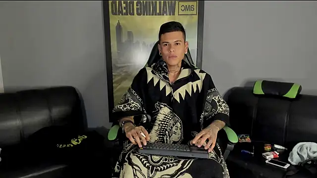 Snapshot of jamesinked_ chatting on December 30, 4:42 am jamesinked online show from December 30, 4:42 am