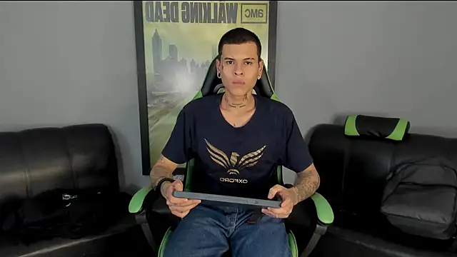 Snapshot of jamesinked_ chatting on January 11, 6:54 pm jamesinked online show from January 11, 6:54 pm