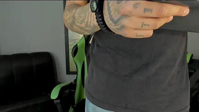 Snapshot of jamesinked_ chatting on January 16, 7:41 pm jamesinked online show from January 16, 7:41 pm